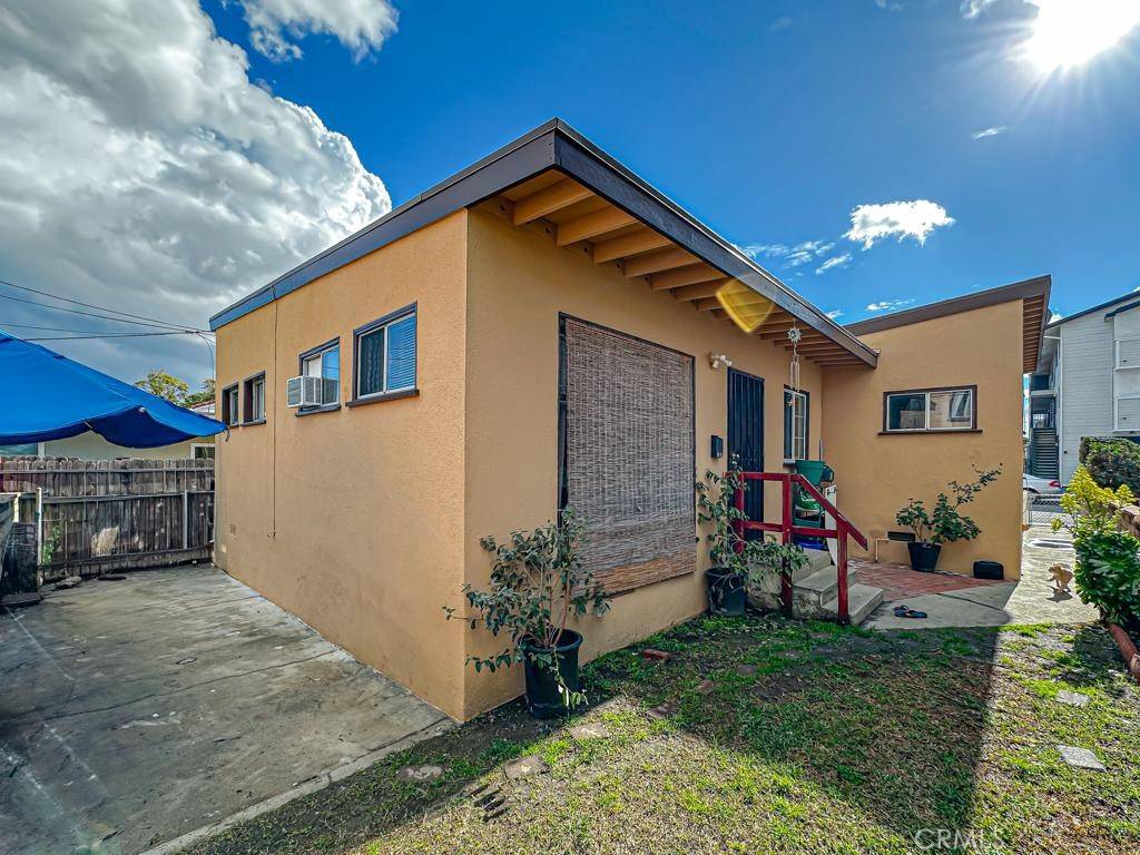 Long Beach, CA 90804,3915 E 11th ST