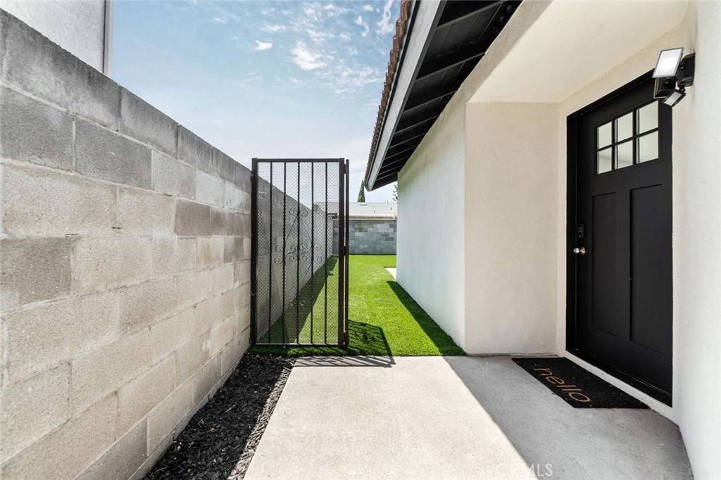 Compton, CA 90220,530 W Cypress ST