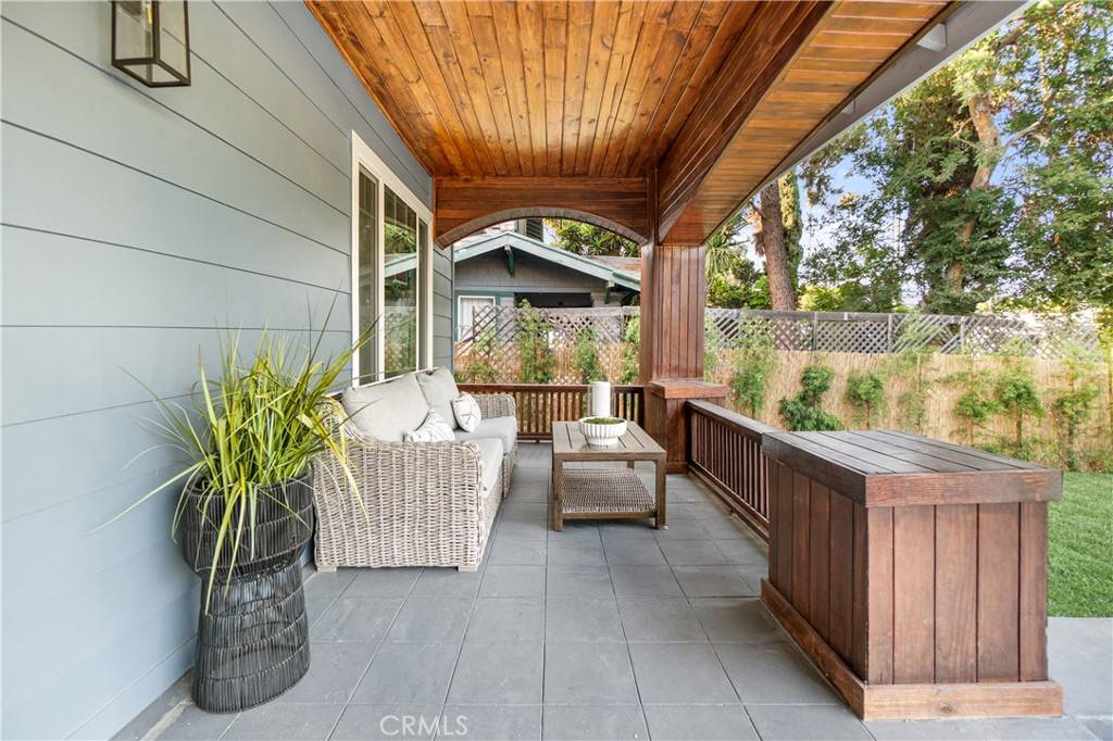 Los Angeles, CA 90004,229 S Kingsley DR