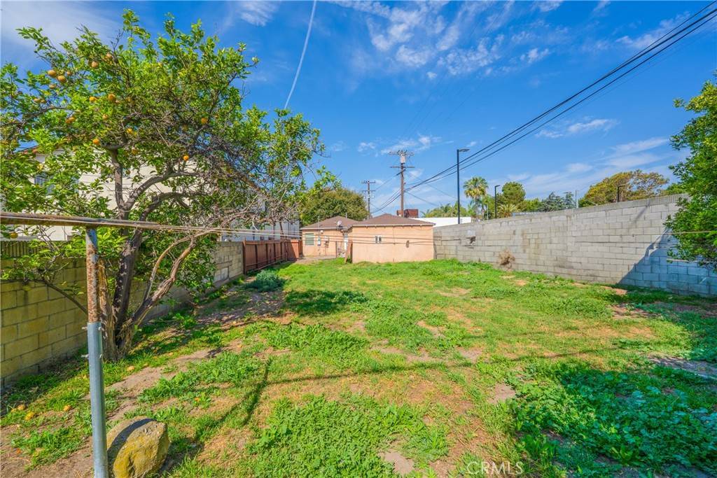 South Gate, CA 90280,8912 Elizabeth AVE