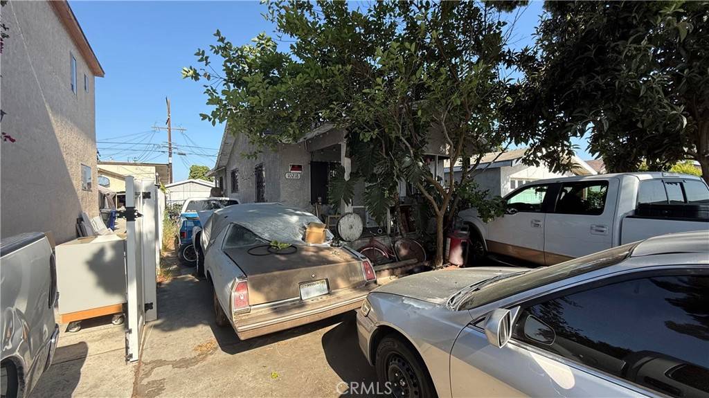 South Gate, CA 90280,10218 Virginia AVE