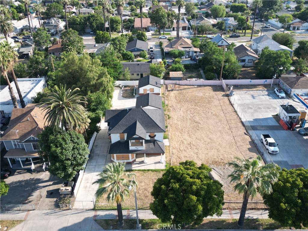 Riverside, CA 92507,2586 University AVE