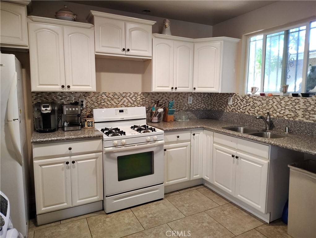 Los Angeles, CA 90059,10815 Gorman AVE