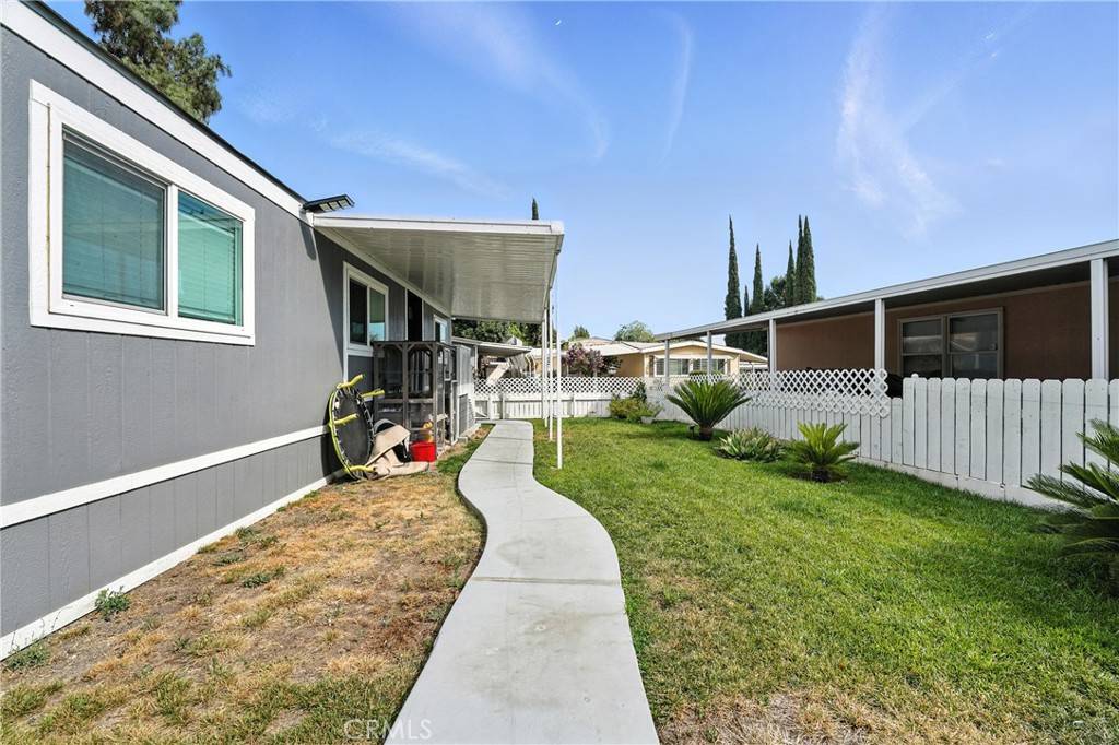 Colton, CA 92324,2851 S La Cadena #114