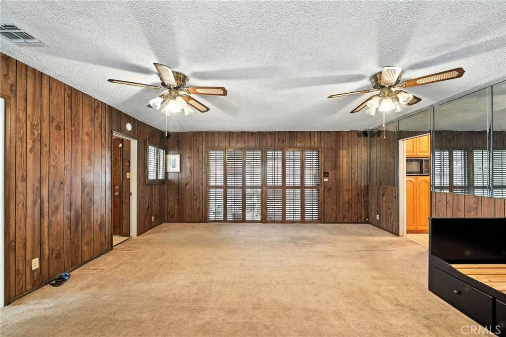 Compton, CA 90220,1612 W Poplar ST