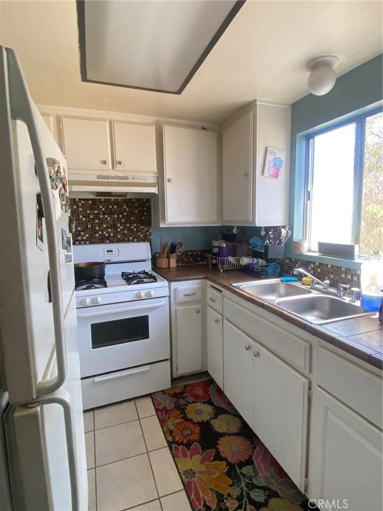 Fontana, CA 92335,8998 Mango AVE #H