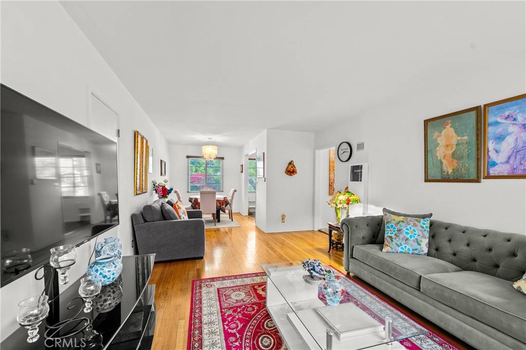 Los Angeles, CA 90027,4501 Finley AVE #4