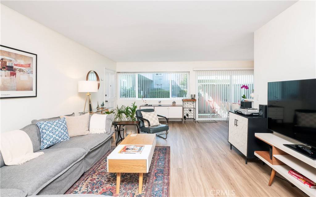 North Hollywood, CA 91606,6160 Whitsett AVE #4