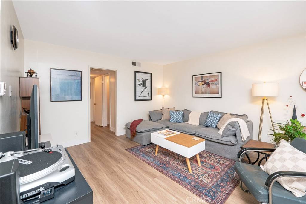 North Hollywood, CA 91606,6160 Whitsett AVE #4