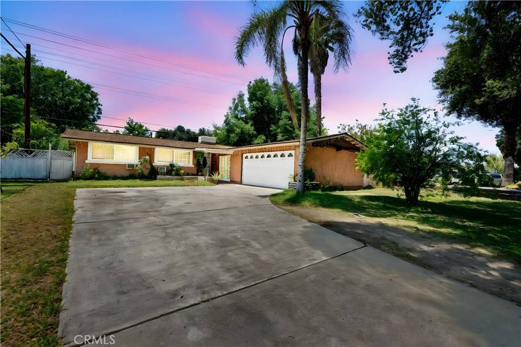 Riverside, CA 92504,6863 La Jolla DR