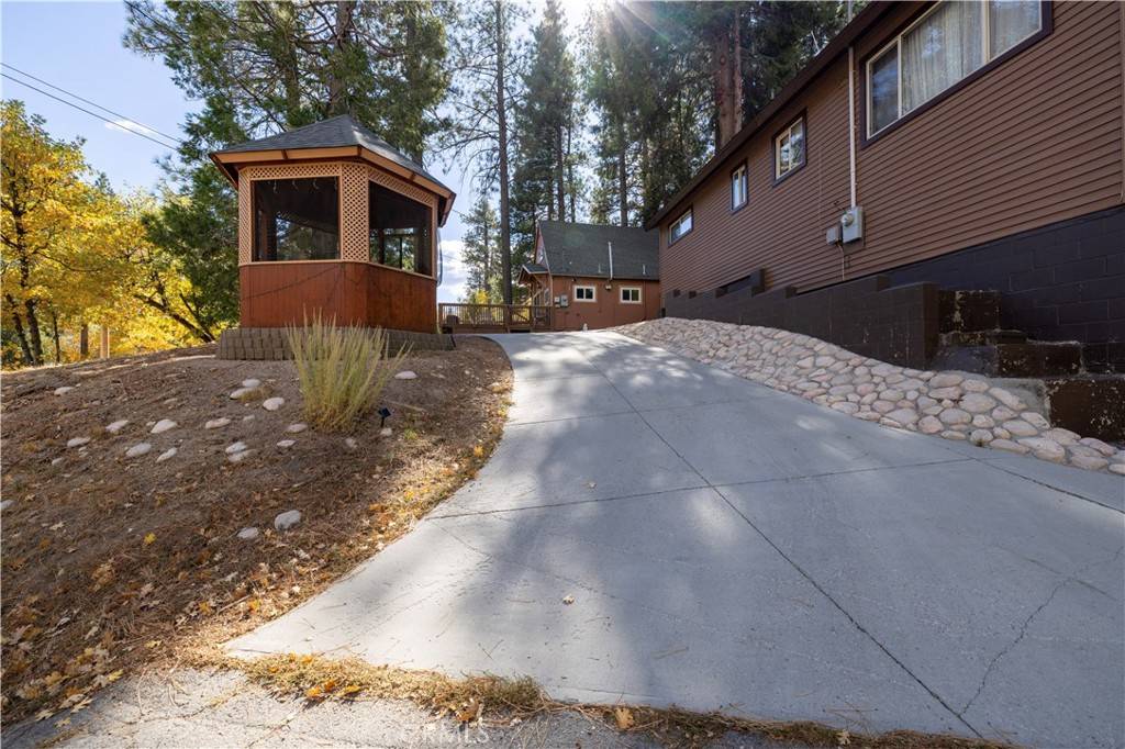 Running Springs, CA 92382,2242 Deep Creek DR