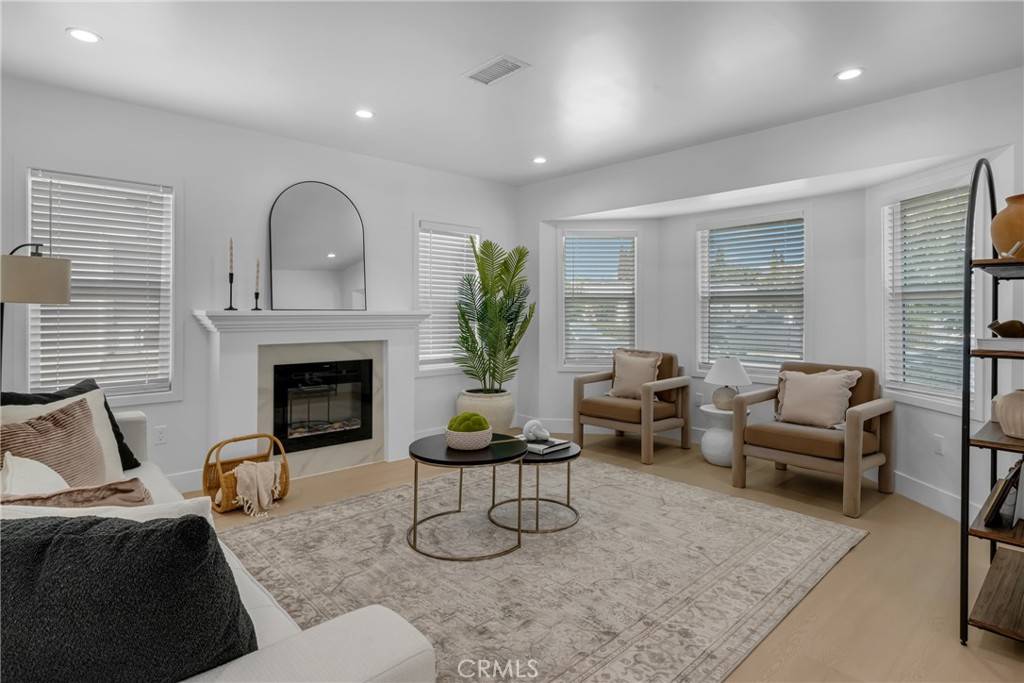 South Gate, CA 90280,8177 San Antonio AVE