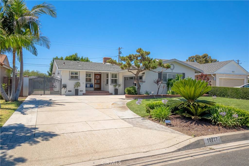 Downey, CA 90241,10227 Rives AVE