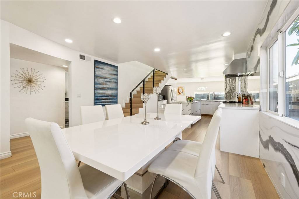 Venice, CA 90291,835 Sunset AVE