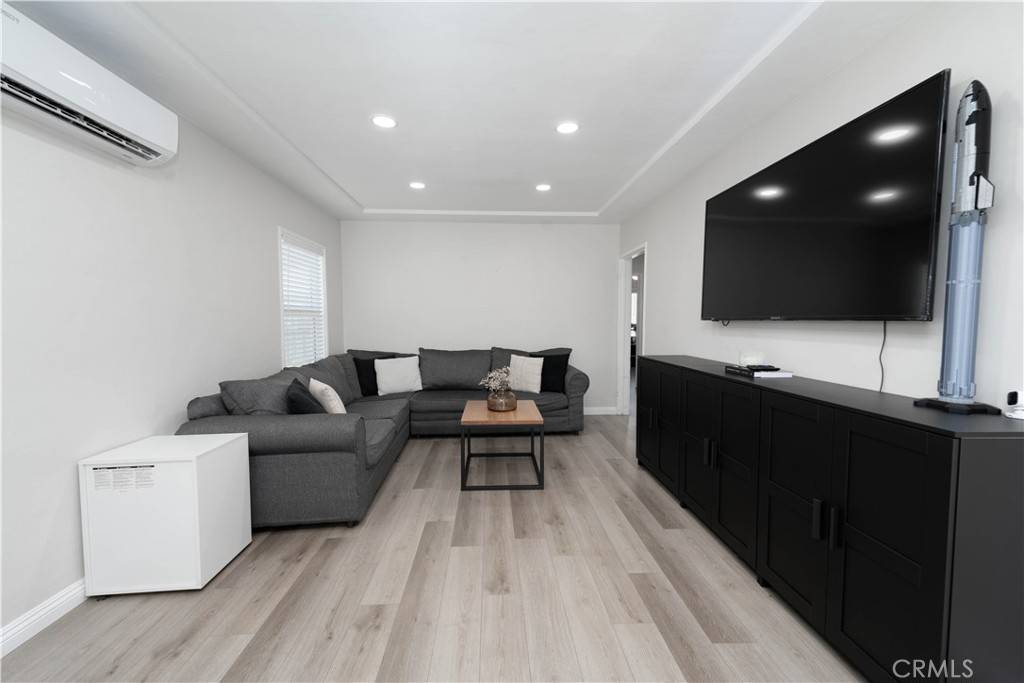 Lynwood, CA 90262,3831 Walnut AVE