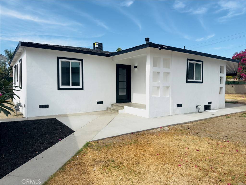 Pico Rivera, CA 90660,8827 West BLVD