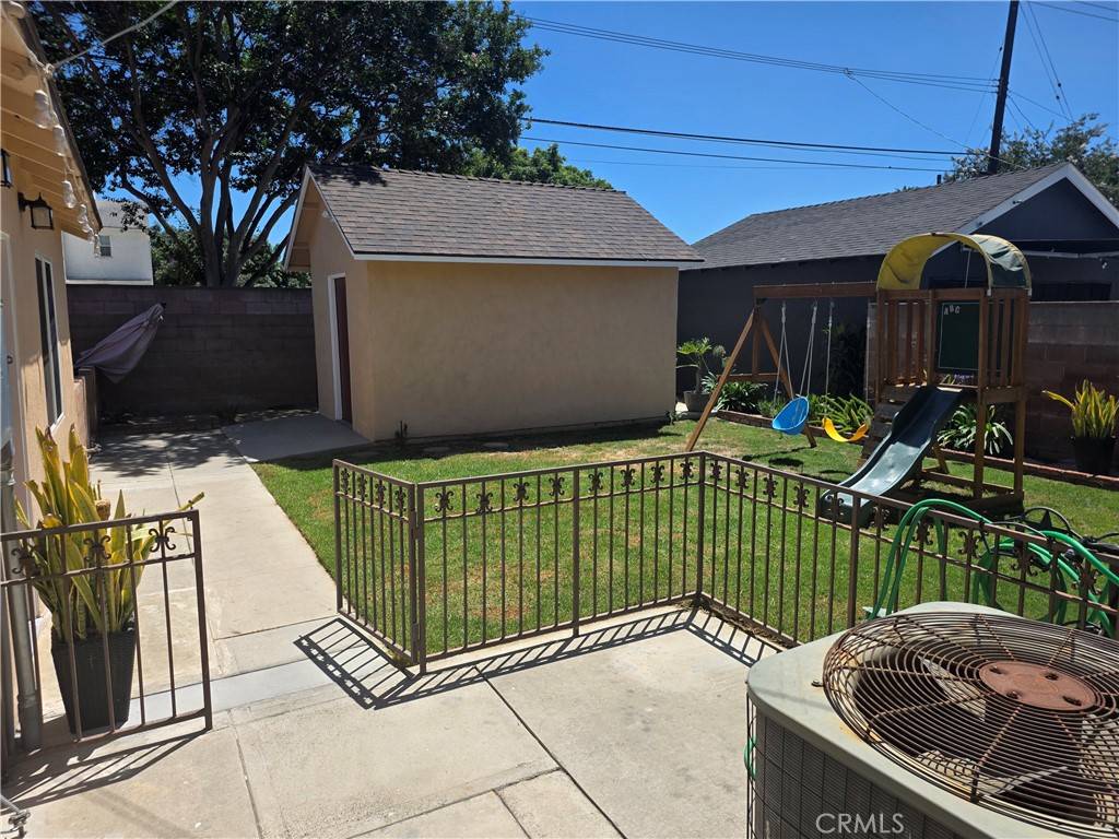 Bellflower, CA 90706,10012 Faywood ST