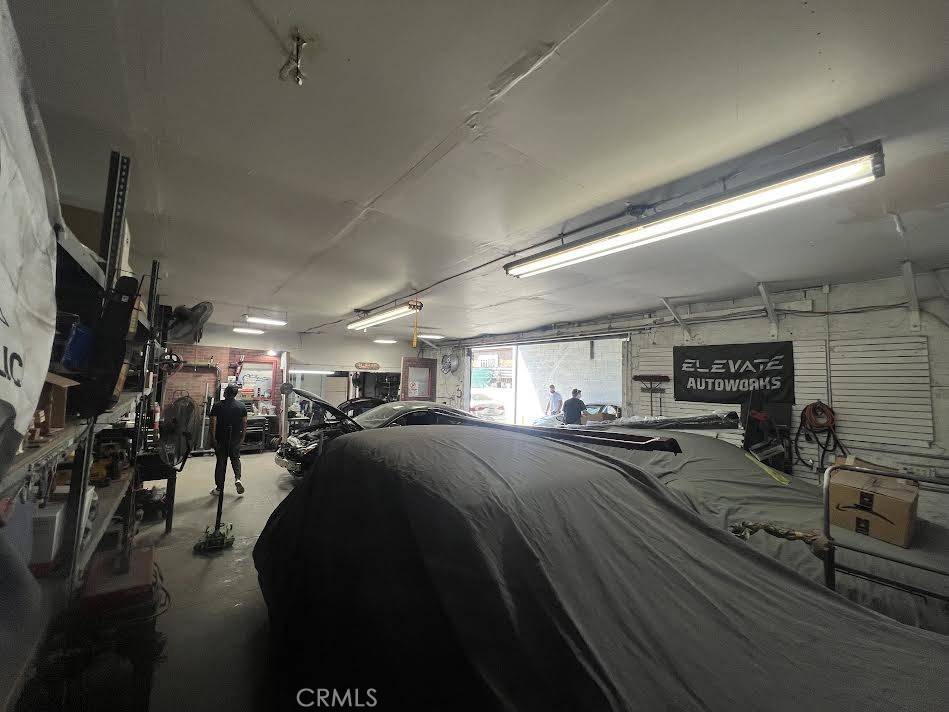 Los Angeles, CA 90002,10605 Compton AVE