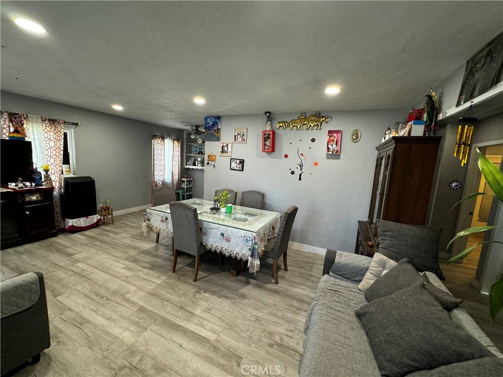 San Bernardino, CA 92404,229 E 25th ST