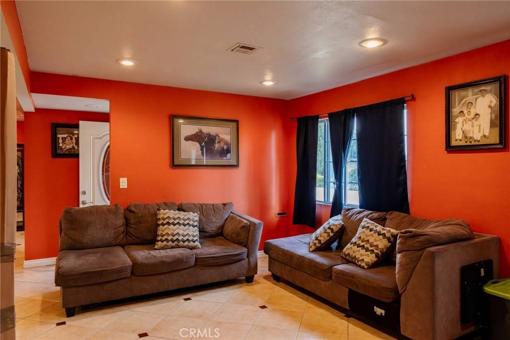 Whittier, CA 90604,10438 Victoria AVE