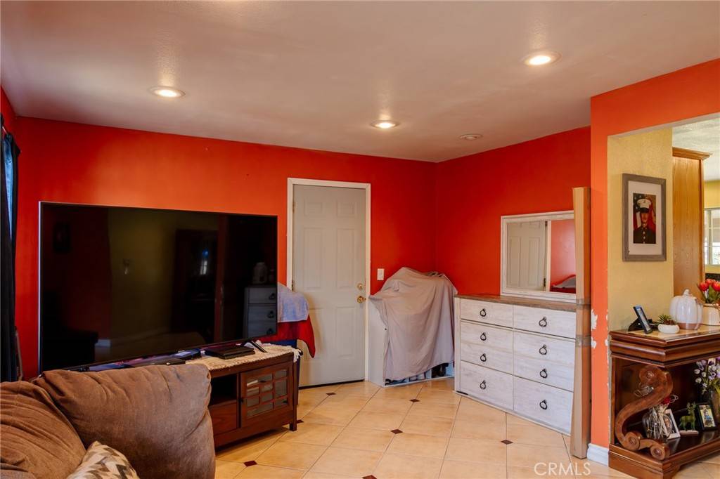 Whittier, CA 90604,10438 Victoria AVE