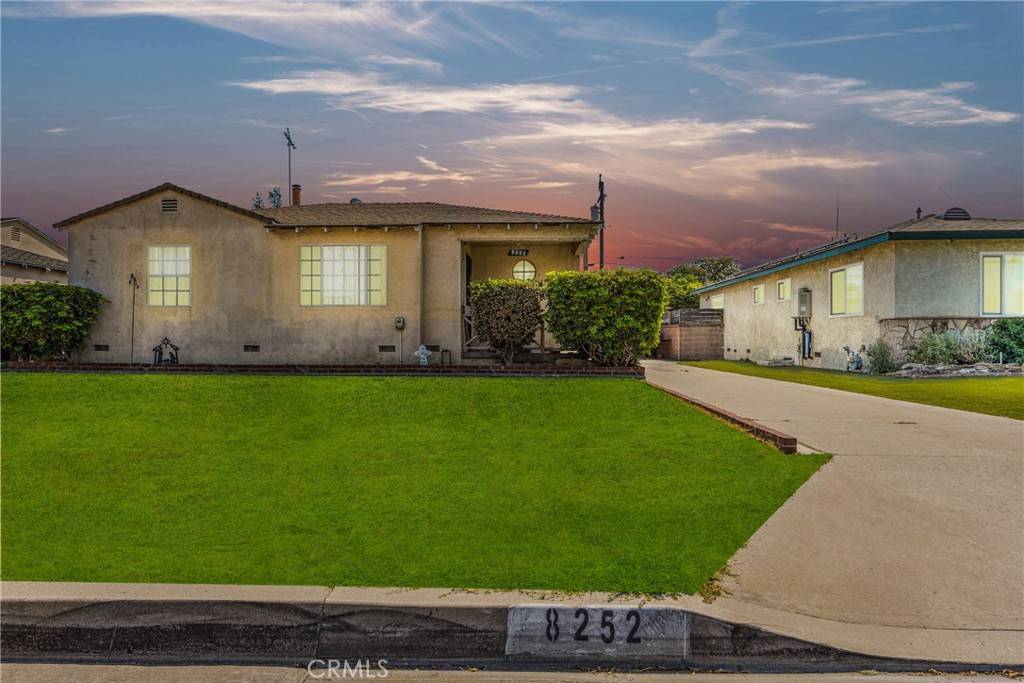 Downey, CA 90242,8252 Lankin ST