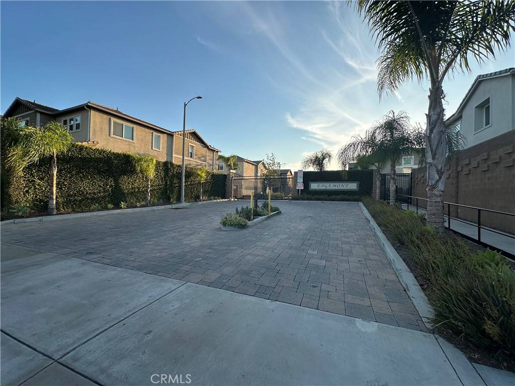 Compton, CA 90221,16 Manzanita LN