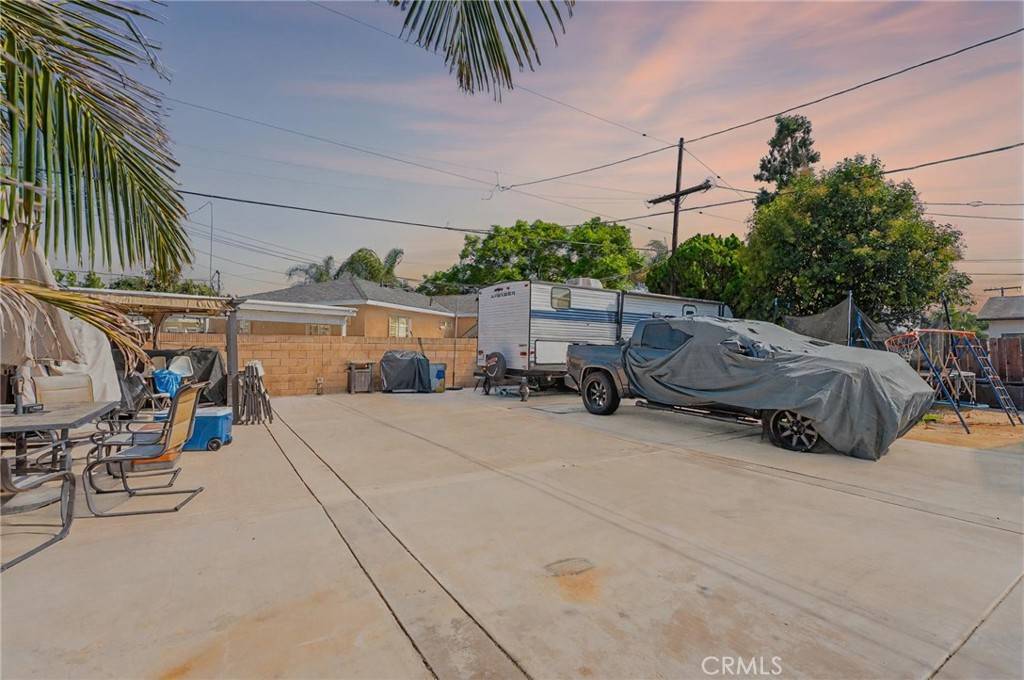 Bell Gardens, CA 90201,7214 Perry RD