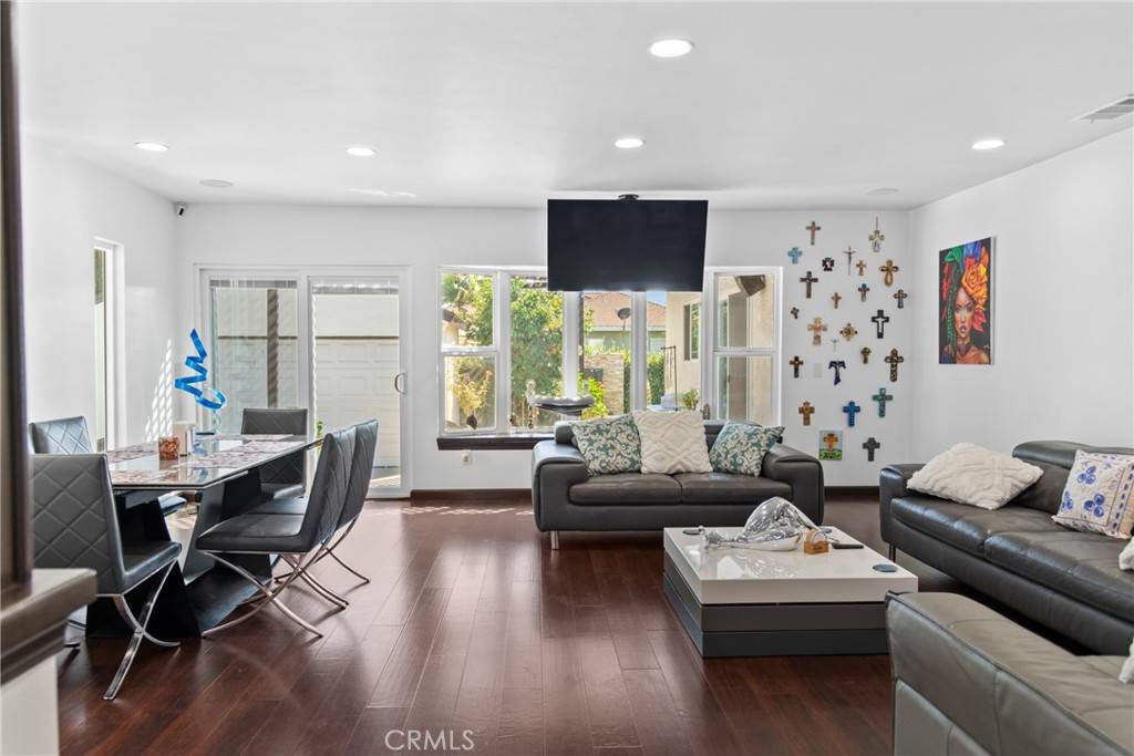 Downey, CA 90240,8352 Otto ST