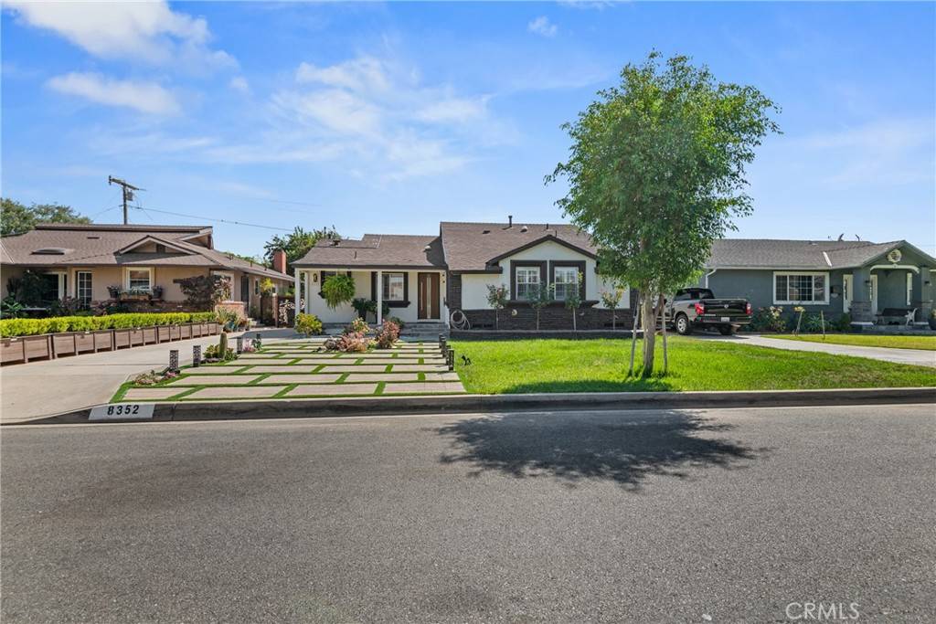 Downey, CA 90240,8352 Otto ST