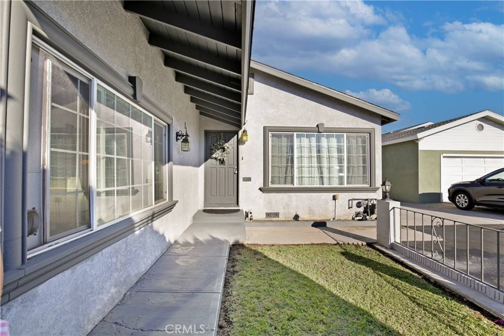 Downey, CA 90241,11816 La Reina AVE
