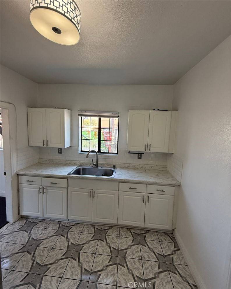 Los Angeles, CA 90022,5371 Grace PL