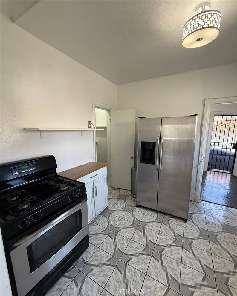 Los Angeles, CA 90022,5371 Grace PL