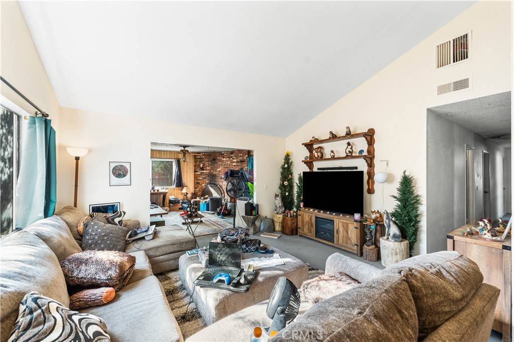 Saugus, CA 91350,22038 Alamogordo RD