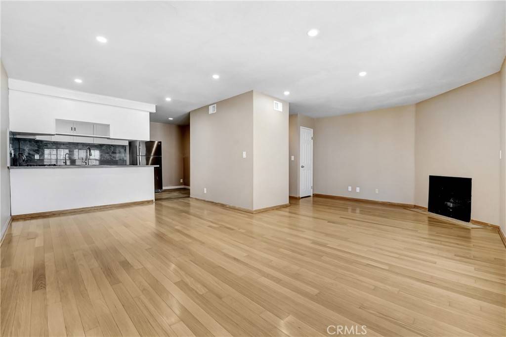 North Hollywood, CA 91602,4189 Vineland AVE #108