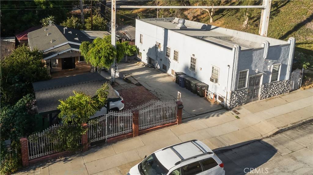 Los Angeles, CA 90022,4421 -4423 Floral Drive