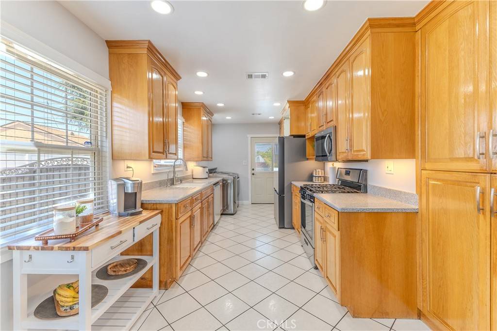 Lakewood, CA 90712,4750 Vangold AVE