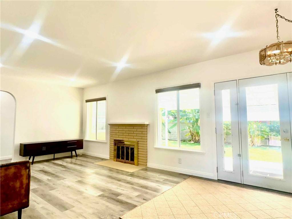 Downey, CA 90241,10343 Mattock AVE