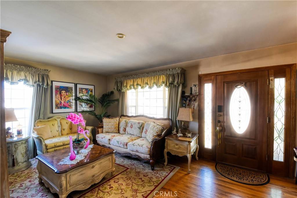 Van Nuys, CA 91411,15058 Friar ST