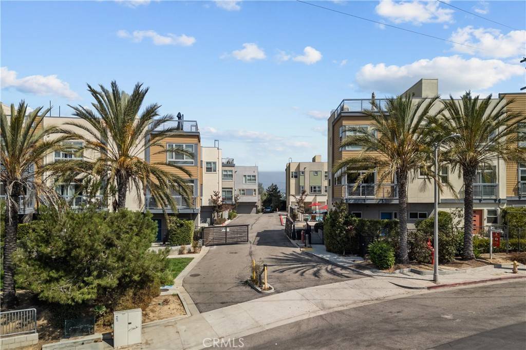 Los Angeles, CA 90039,2753 Waverly DR #705