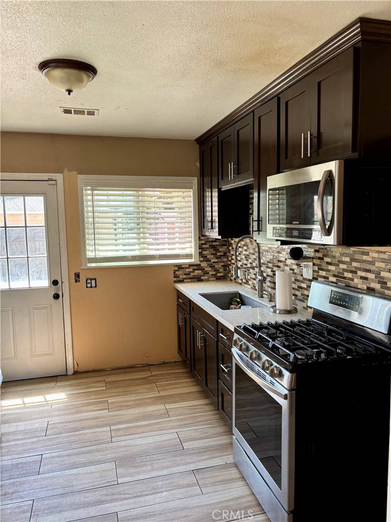 Long Beach, CA 90805,372 E Janice ST