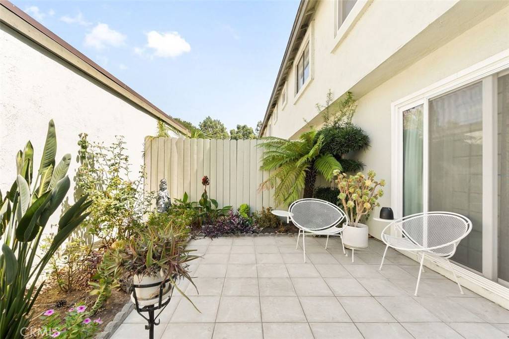 South Gate, CA 90280,9549 Karmont AVE