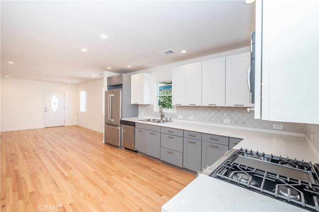 South Gate, CA 90280,9534 Deeble ST