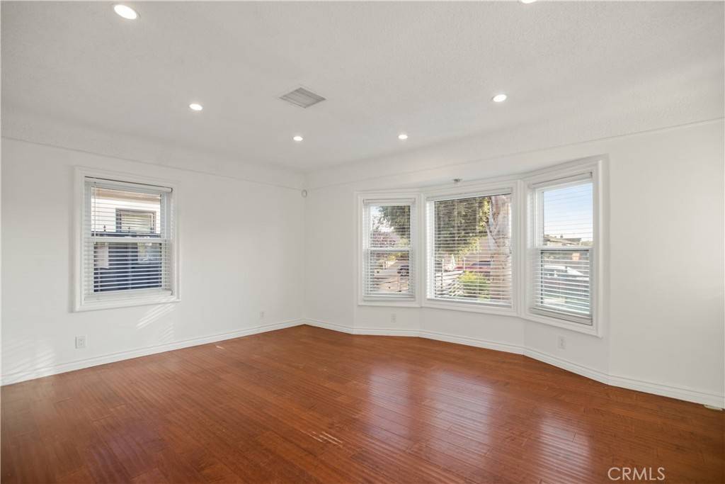 South Gate, CA 90280,6019 Florence AVE