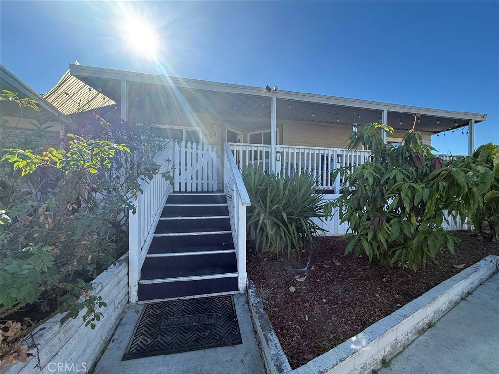 Compton, CA 90220,2601 E Victoria #404