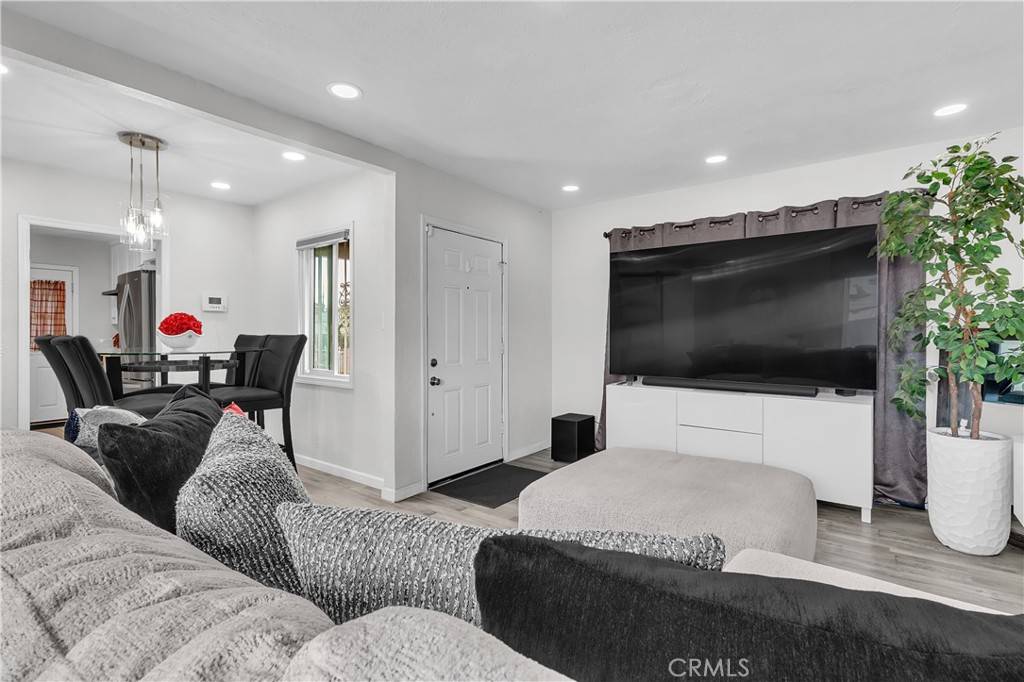 Los Angeles, CA 90059,2030 N Salinas