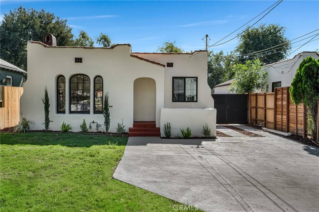 Pasadena, CA 91103,1732 Newport AVE