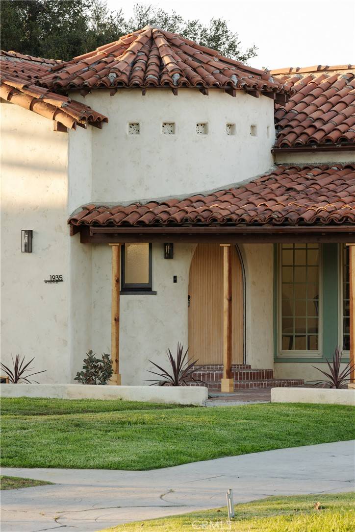 Los Angeles, CA 90047,1935 W 76th ST