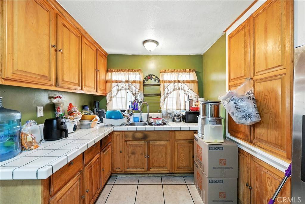 Los Angeles, CA 90002,9430 Parmelee AVE