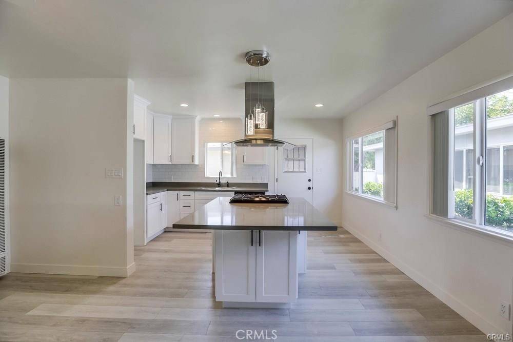 Downey, CA 90241,8716 Buckles ST